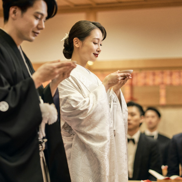 日本古来の由緒正しき神前式
雅楽の音色が挙式をより厳かに演出します