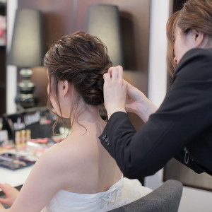 ウェディングドレスや和装に合うヘアスタイルも「サロン・ド・キラ」のスタッフにおまかせ|千草ホテルの写真(4935467)