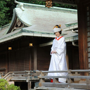 凛とした空気に包まれる神社での伝統的な花嫁衣裳|千草ホテルの写真(4931368)