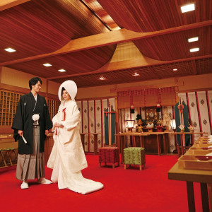 厳かな雰囲気のあるホテルの神殿にて神前式|千草ホテルの写真(9195746)