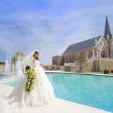 プールをバックに佇む≪聖・ステーラ教会≫
ウォーターステージでお二人の結婚式も彩を加えます