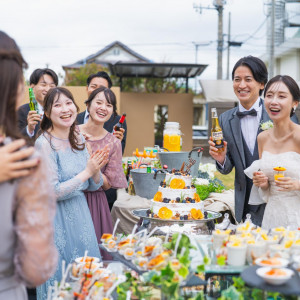 貸切ガーデンでのデザートビュッフェなどの演出に、みんなも自然と笑顔に|ベルヴィ郡山館の写真(56216828)