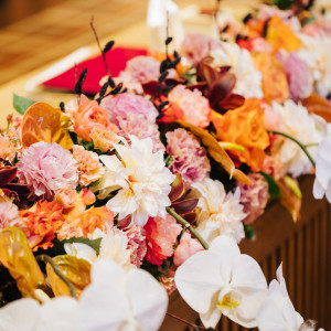 会場のお花は、披露宴終了後に持ち帰っていただくことも可能★ 大切なゲストさまに、幸せのおすそ分け・・・♪|ベルヴィ郡山館の写真(52978743)