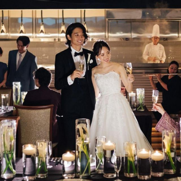 大人の遊び心溢れるシックなオープンキッチン付の会場