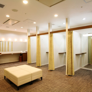 ゲストが使う更衣室もゆったりと。ご自身で着付けをされる方も安心。|ホテル椿山荘東京の写真(262854)