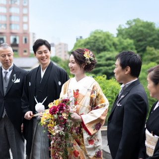 ご結婚式のあとは、大切なゲストのみなさまとの時間を。祝福の声に包まれます。