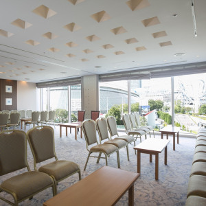 挙式会場と同じ階にある「親族控室」。ドームが目の前に|東京ドームホテルの写真(31082221)