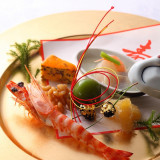 祝いのお席にふさわしい華やかな前菜
伊東博文が名付けた有名な「春帆楼」の料理長が腕をふるいます。