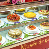 ウエディングパーティに彩りを添える幸せのサプライズ!お二人が選んだケーキやタルトをゲストの皆様にお届けする「エクランビジュー(宝石箱)」。