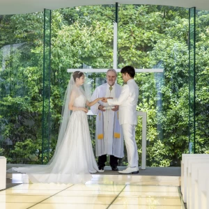 この美しいチャペルから二人の新しい物語が始まります|ラヴィーナ姫路（Wedding Manor House La Viena Himeji）の写真(39057596)
