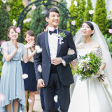 ガーデンチャペルでバルーンリリースやフラワーシャワー、ブーケトスなどゲストとの一体感をお楽しみください