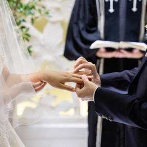 幸せの誓いを結婚指輪に込めて。|ウェディングスホテル・ベルクラシック東京の写真(9377572)