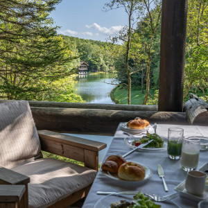 湖を見ながら優雅な朝食を|THE NIDOM RESORT WEDDING  ニドムリゾートウエディングの写真(16744500)