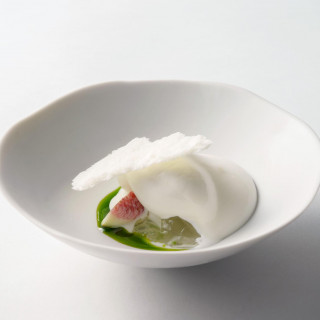 興部町濃厚ミルクのブランマンジェ/季節のフルーツ/アカシアのグラス