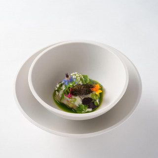 大ボタンエビのタルタル/カリフラワーのクーリ/キャヴィア