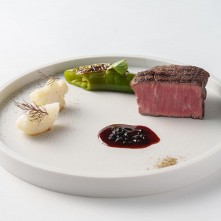 黒毛和牛フィレ肉のグリル/ニドムのトド松オイル/函館のフルール・ド・セル