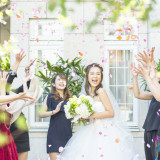 「おめでとう!」
ガーデンに響きわたる拍手と歓声
