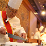 取締役統括総料理長 中村善二 2008年厚生労働省「現代の名工」に選定され、2015年には黄綬褒章を受章。