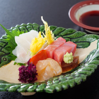 『向付』お祝いにふさわしい 鯛や海老などをご用意いたします
