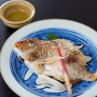 『家喜物』お一人様一匹の鯛の焼き物焼き立てのものをお召し上がりください