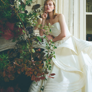 気品のなかに甘さが宿る。花嫁の『綺麗になりたい』を叶えてくれるシルエット。|オークラアカデミアパークホテルの写真(55029481)