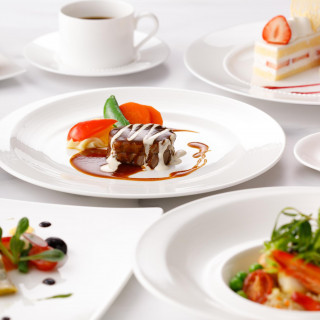 大切な時間を、心を込めたおもてなしとオークラ伝統のお料理でお手伝いいたします。