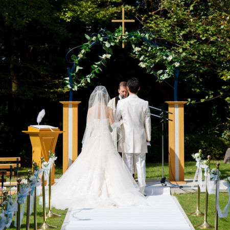 【ガーデン挙式】晴れやかな心で式を迎えるにふさわしい場所です。