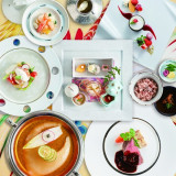 目黒雅叙園では幅広い年代のゲストに合わせた料理をご用意。お2人らしい素材から盛り付けまで、シェフのこだわりが詰まっている