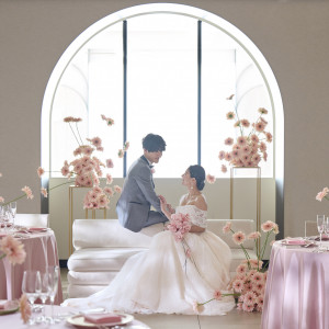 リボンやパール、チュールなどのバレエコア要素も取り入れた、シンプルなかわいさが際立つデザインに。|アニヴェルセル 立川の写真(53664186)