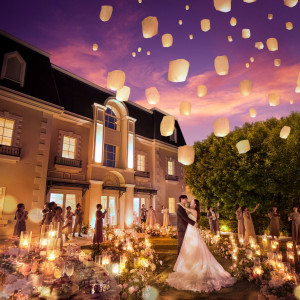 キラキラなイルミネーションをバックにおしゃれなトワイライトウェディングを叶えて|アニヴェルセル 立川の写真(54924834)