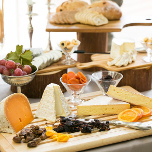 【チーズビュッフェ】甘いものが苦手な方にもおすすめ♪パーティの終盤でもワインやシャンパンも楽しめるおつまみとして人気です。|アニヴェルセル 立川の写真(1390612)