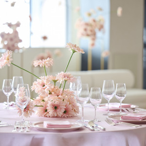 ラブリーやキュートになりすぎず、大人のかわいさを表現したコーディネート。|アニヴェルセル 立川の写真(53664184)