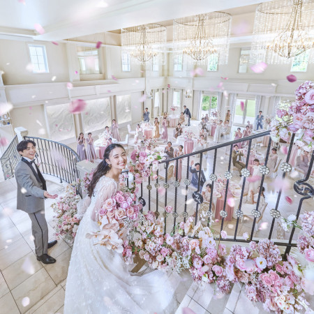 この階段入場に憧れて同館を選ぶ花嫁も多い