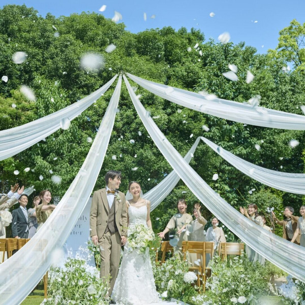 ガーデン挙式も可能