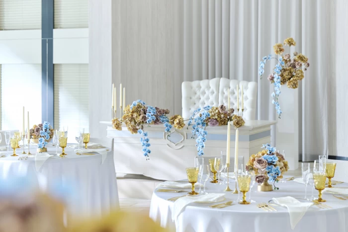 トレンドカラーとアクセントカラーの組み合わせでブルーを取り入れた「スウィートオア ビター」