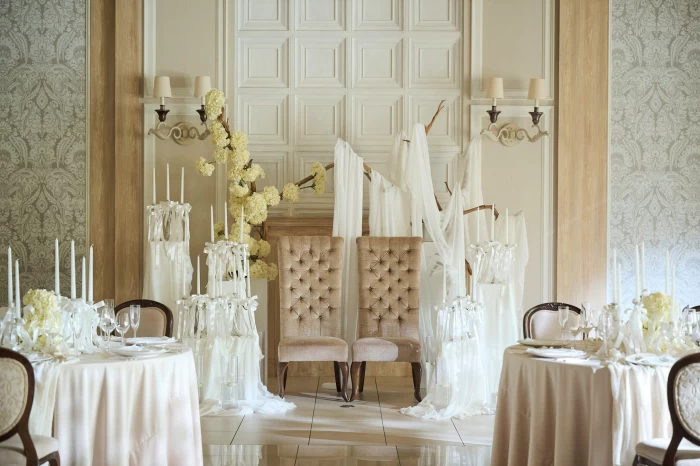 たっぷりの布モチーフをメインに海外ウェディングをイメージさせる「エタニティ」