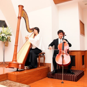 挙式中は、ハープ、チェロ、パイプオルガンの厳かな音色と、聖歌隊の清らかな歌声が重なり合います。|ロイヤルガーデンパレス 柏 日本閣の写真(2853176)