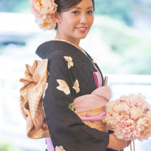 ヘアのお花とおそろいの和装ブーケで|ロイヤルガーデンパレス 柏 日本閣の写真(877936)
