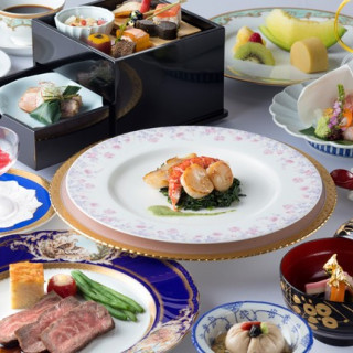 【KING & KING】日本料理からフランス料理へチェンジ、料理のエンターテインメント。