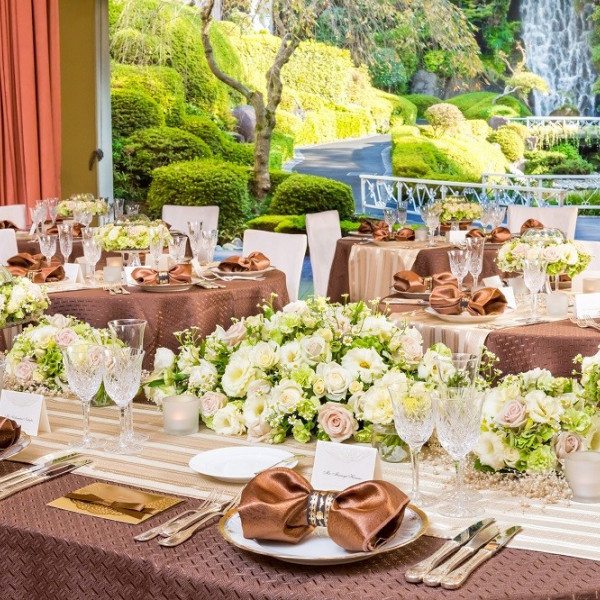 柏 日本閣で1番人気会場【ヴェローナ】庭園をご覧いただきながら披露宴を行うことが出来、ゲストへサプライズのガーデン入場はオススメ|ロイヤルガーデンパレス 柏 日本閣の写真(1014067)