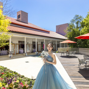 披露宴では花々に囲まれたガーデンも利用できる|ラヴィーナ和歌山の写真(26394902)