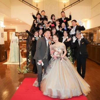 新郎新婦様と一緒にゲストへサプライズを仕掛けるのが大好きなスタッフばかり