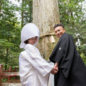 箱根神社の【安産杉】の前で|箱根の森高原教会・ホテルグリーンプラザ箱根の写真(7464928)