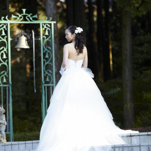 白ドレスが映える緑近くでの撮影も叶う|箱根の森高原教会・ホテルグリーンプラザ箱根の写真(20568474)