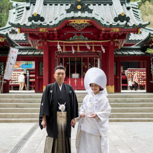 格式高い箱根神社の本殿の前で|箱根の森高原教会・ホテルグリーンプラザ箱根の写真(7464925)