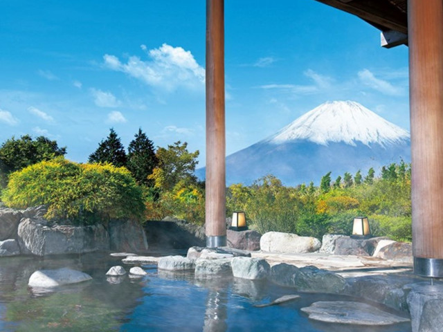 富士山を望む露天風呂が自慢！併設ホテル「ホテルグリーンプラザ箱根」