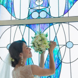 チャペルにはドレスが映えるフォトスポットがございます