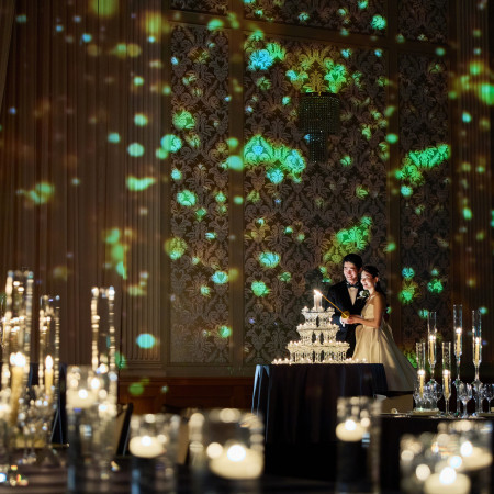 壁一面に広がる豪華な演出で圧倒される感動を