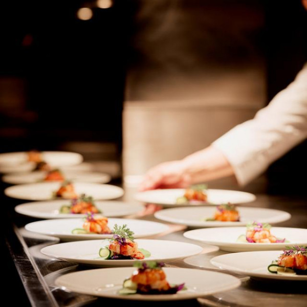 お料理は幅広い年齢層に喜ばれるテイストでご用意