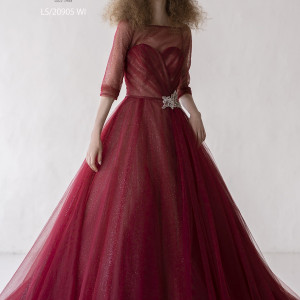 思わずため息がこぼれそうなほどの深紅のドレスはトップスのボレロが洗練されたデザインに|マリエール山手(Marriyell YAMATE)の写真(3693458)